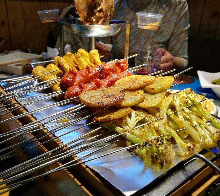 红山街道音乐烧烤吧